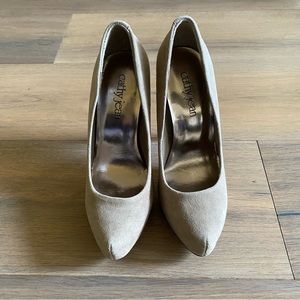 Cathy Jean taupe suede pumps
